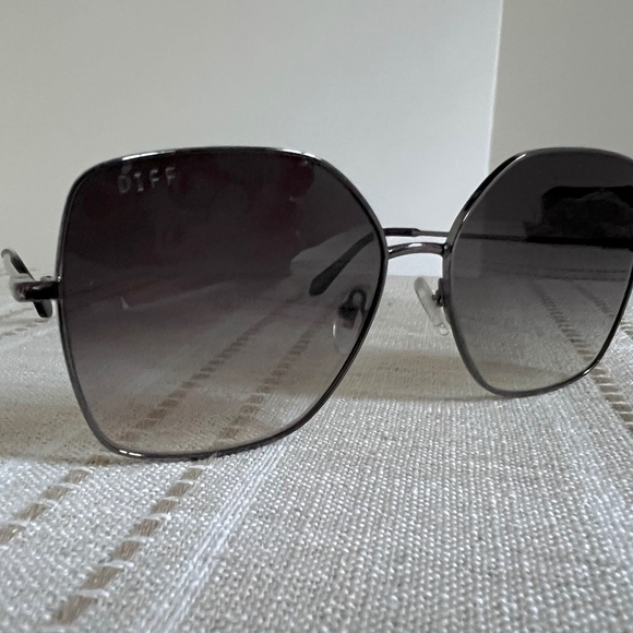 Diff Square Shape Lens - Picture 1 of 3